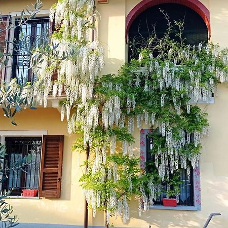 Maison d'hôtes La Casa Dei Masue' à Alba  Extérieur photo